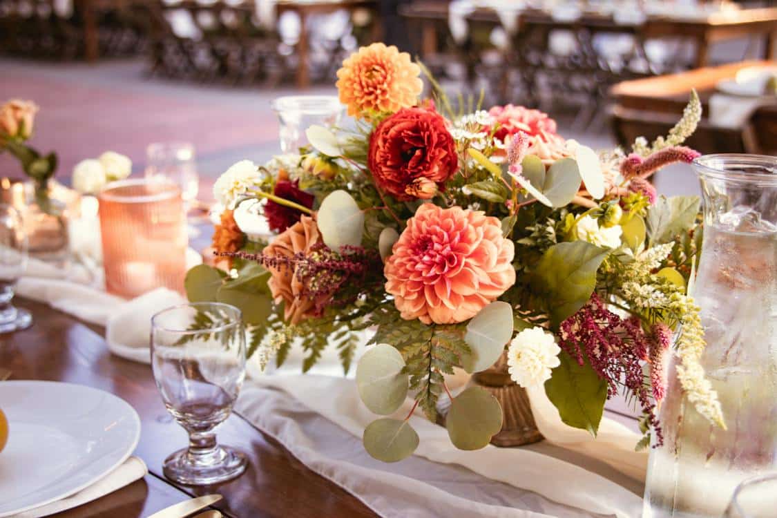 Est-ce une bonne idée de choisir les fleurs pour la décoration de votre événement d’entreprise ?