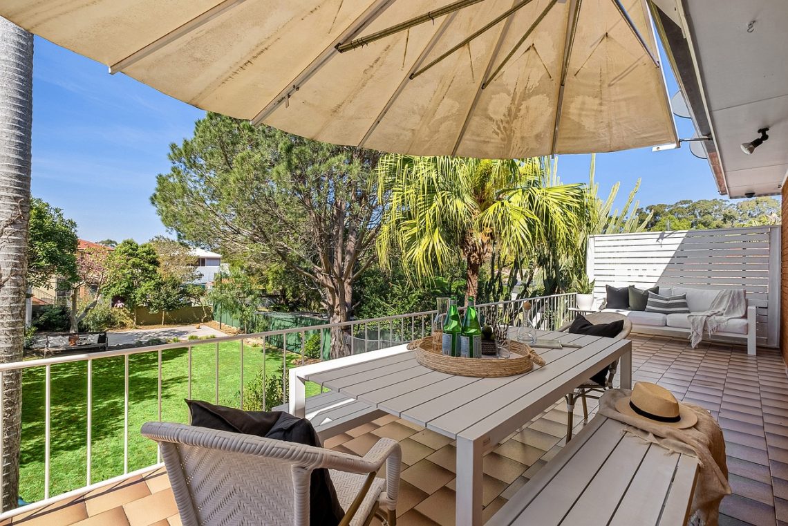 Comment bien choisir la couleur de son store de terrasse : le guide ultime